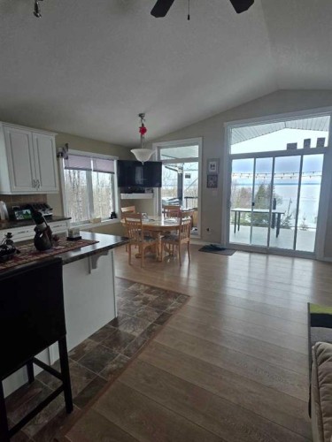 #10-1St Avenue Key Cove Estates, Joussard, AB - Indoor