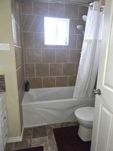 #10-1St Avenue Key Cove Estates, Joussard, AB - Indoor Photo Showing Bathroom