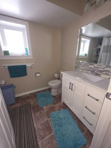#10-1St Avenue Key Cove Estates, Joussard, AB - Indoor Photo Showing Bathroom