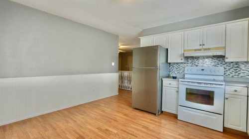 4817 54 Avenue, Grimshaw, AB - Indoor Photo Showing Kitchen