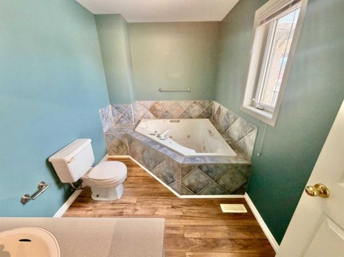 4817 54 Avenue, Grimshaw, AB - Indoor Photo Showing Bathroom