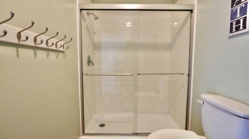 4817 54 Avenue, Grimshaw, AB - Indoor Photo Showing Bathroom