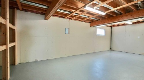 4817 54 Avenue, Grimshaw, AB - Indoor Photo Showing Basement