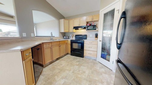 8941 70 Avenue, Grande Prairie, AB 