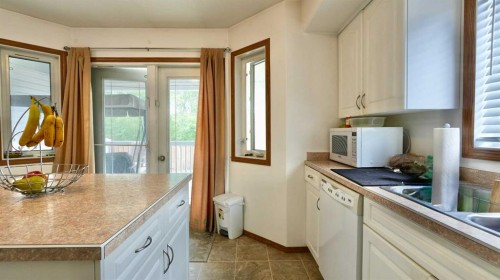 10302 83 Street, Peace River, AB - Indoor Photo Showing Kitchen
