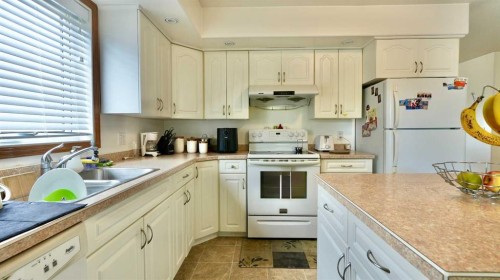 10302 83 Street, Peace River, AB - Indoor Photo Showing Kitchen