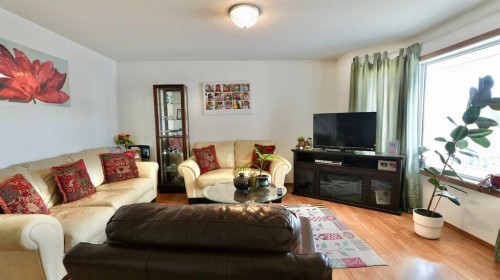 10302 83 Street, Peace River, AB - Indoor Photo Showing Living Room