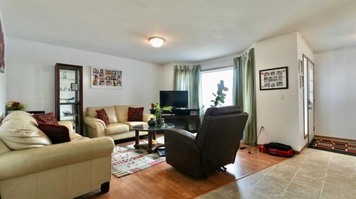 10302 83 Street, Peace River, AB - Indoor Photo Showing Living Room