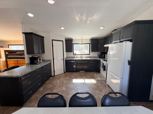 12072 Twp Rd 1072, La Crete, AB - Indoor Photo Showing Kitchen
