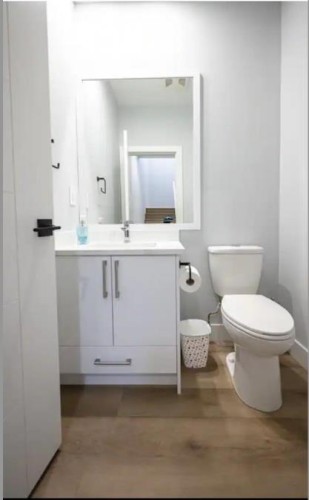 9313 103 Avenue, Grande Prairie, AB - Indoor Photo Showing Bathroom