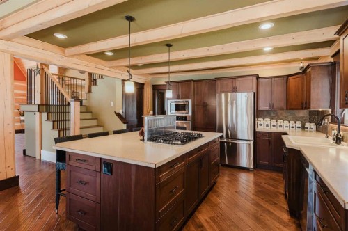 69479 Rr72, Grovedale, AB - Indoor Photo Showing Kitchen With Upgraded Kitchen