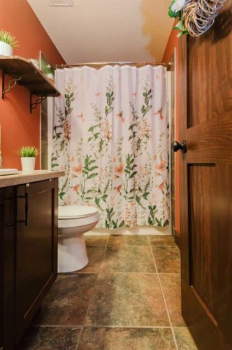 69479 Rr72, Grovedale, AB - Indoor Photo Showing Bathroom