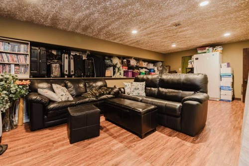 69479 Rr72, Grovedale, AB - Indoor