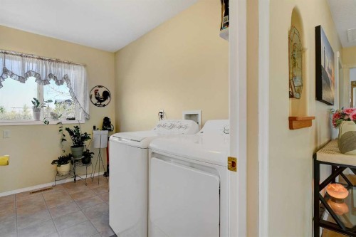 308 11Th Avenue, Beaverlodge, AB - Indoor Photo Showing Laundry Room