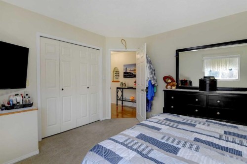 308 11Th Avenue, Beaverlodge, AB - Indoor Photo Showing Bedroom