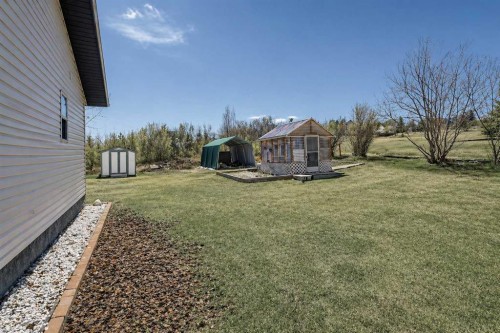 308 11Th Avenue, Beaverlodge, AB - Outdoor