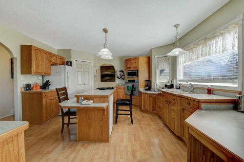 308 11Th Avenue, Beaverlodge, AB - Indoor Photo Showing Kitchen With Double Sink
