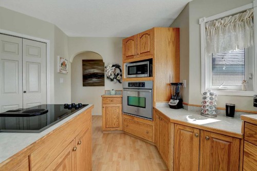 308 11Th Avenue, Beaverlodge, AB - Indoor Photo Showing Kitchen