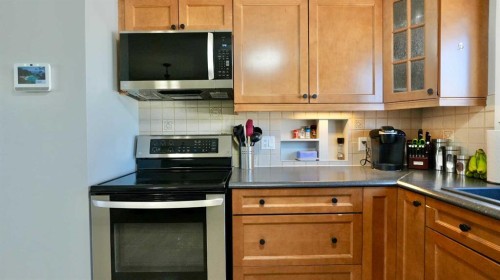 9610 77 Avenue, Peace River, AB - Indoor Photo Showing Kitchen