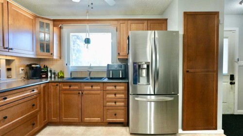 9610 77 Avenue, Peace River, AB - Indoor Photo Showing Kitchen With Double Sink