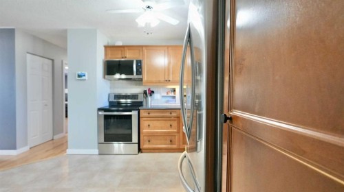 9610 77 Avenue, Peace River, AB - Indoor Photo Showing Kitchen