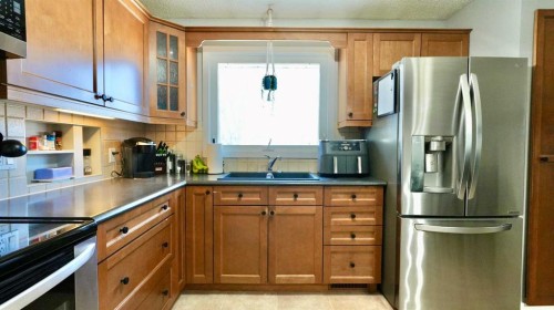 9610 77 Avenue, Peace River, AB - Indoor Photo Showing Kitchen With Double Sink