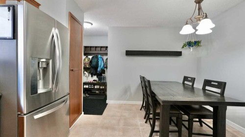 9610 77 Avenue, Peace River, AB - Indoor Photo Showing Dining Room