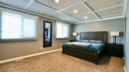 9610 77 Avenue, Peace River, AB - Indoor Photo Showing Bedroom