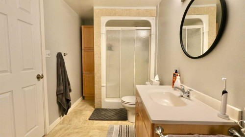 9610 77 Avenue, Peace River, AB - Indoor Photo Showing Bathroom