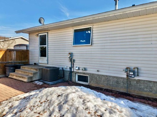 9610 77 Avenue, Peace River, AB - Outdoor With Exterior