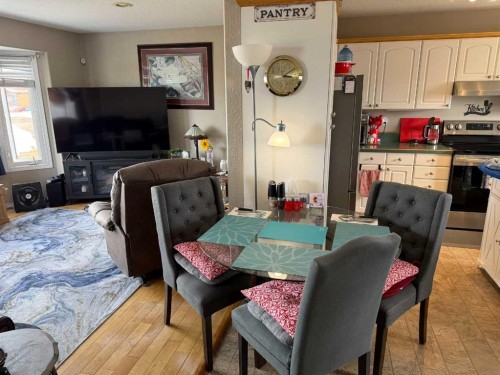121 2 Avenue, Falher, AB - Indoor