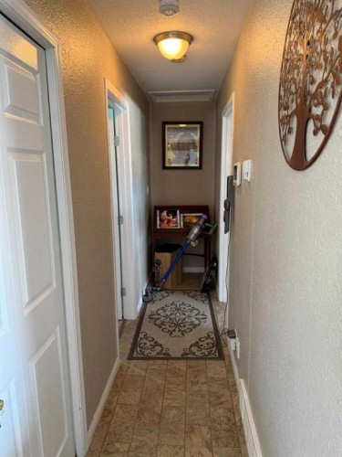 121 2 Avenue, Falher, AB - Indoor Photo Showing Other Room