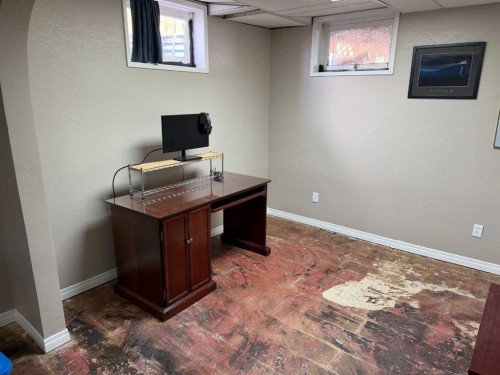 121 2 Avenue, Falher, AB - Indoor