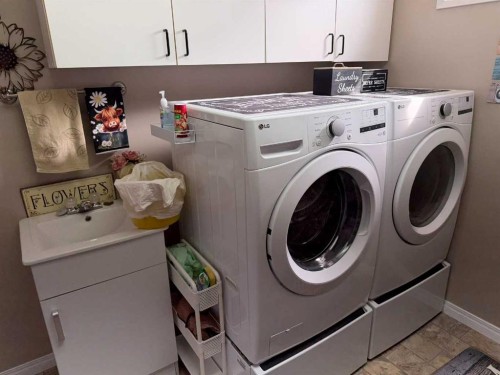 121 2 Avenue, Falher, AB - Indoor Photo Showing Laundry Room
