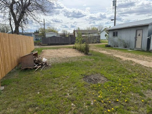 121 2 Avenue, Falher, AB 