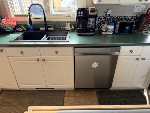 121 2 Avenue, Falher, AB - Indoor Photo Showing Kitchen With Double Sink