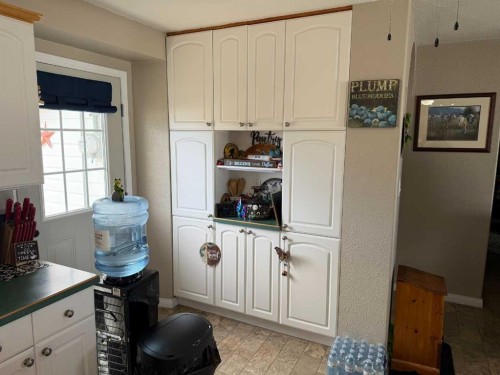 121 2 Avenue, Falher, AB - Indoor