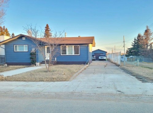 9229 108 Avenue  Grande Prairie, AB T8V 3X1