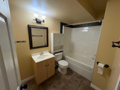 9117 134 Avenue, Peace River, AB - Indoor Photo Showing Bathroom