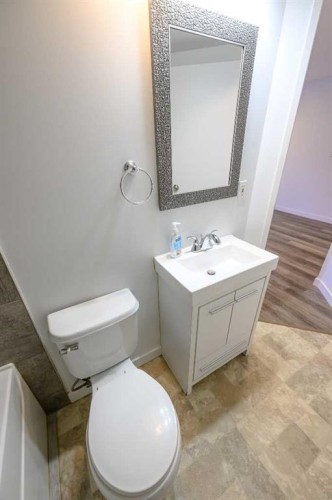 110-9700 92 Avenue, Grande Prairie, AB - Indoor Photo Showing Bathroom