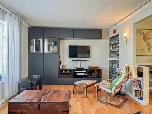 4806 53 Avenue, Valleyview, AB - Indoor Photo Showing Living Room