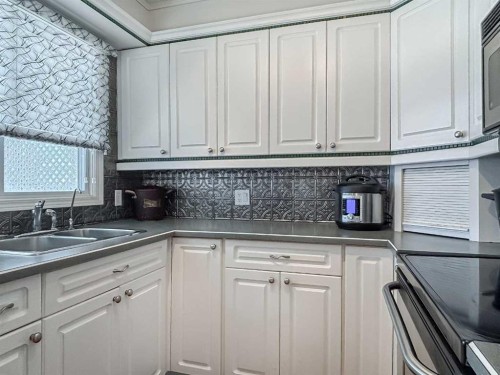 4806 53 Avenue, Valleyview, AB - Indoor Photo Showing Kitchen With Double Sink