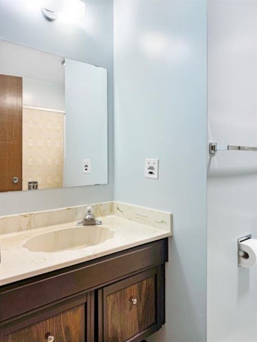 10702 104 Avenue, Grande Cache, AB - Indoor Photo Showing Bathroom