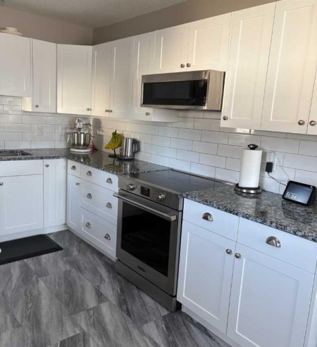 8322 101 Avenue, Peace River, AB - Indoor Photo Showing Kitchen