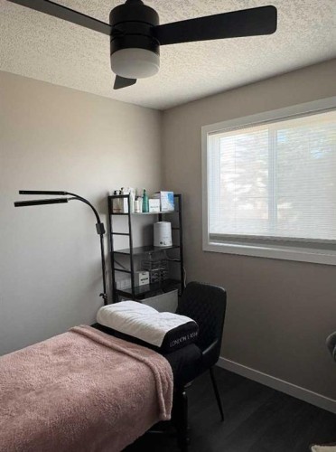 8322 101 Avenue, Peace River, AB - Indoor Photo Showing Bedroom