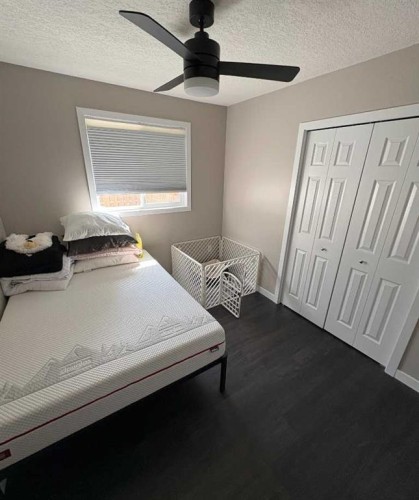 8322 101 Avenue, Peace River, AB - Indoor Photo Showing Bedroom