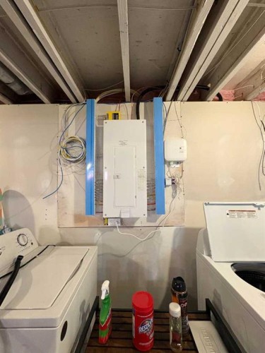 8322 101 Avenue, Peace River, AB - Indoor Photo Showing Laundry Room