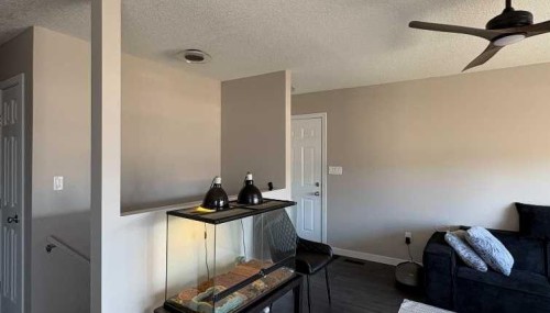 8322 101 Avenue, Peace River, AB - Indoor Photo Showing Other Room