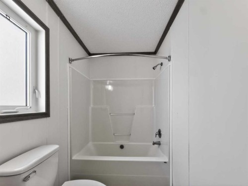 10614 103 Avenue, La Crete, AB - Indoor Photo Showing Bathroom
