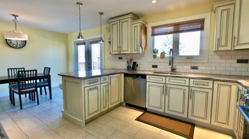 7901 94 Street, Peace River, AB - Indoor Photo Showing Kitchen With Double Sink With Upgraded Kitchen